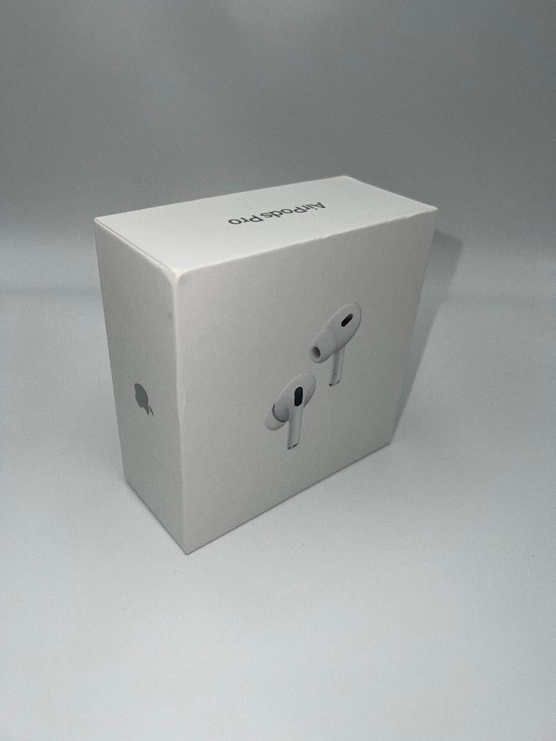 Apple AirPods Pro 2nd Generation with MagSafe Charging Case Lightning Charge. Very Good Condition!