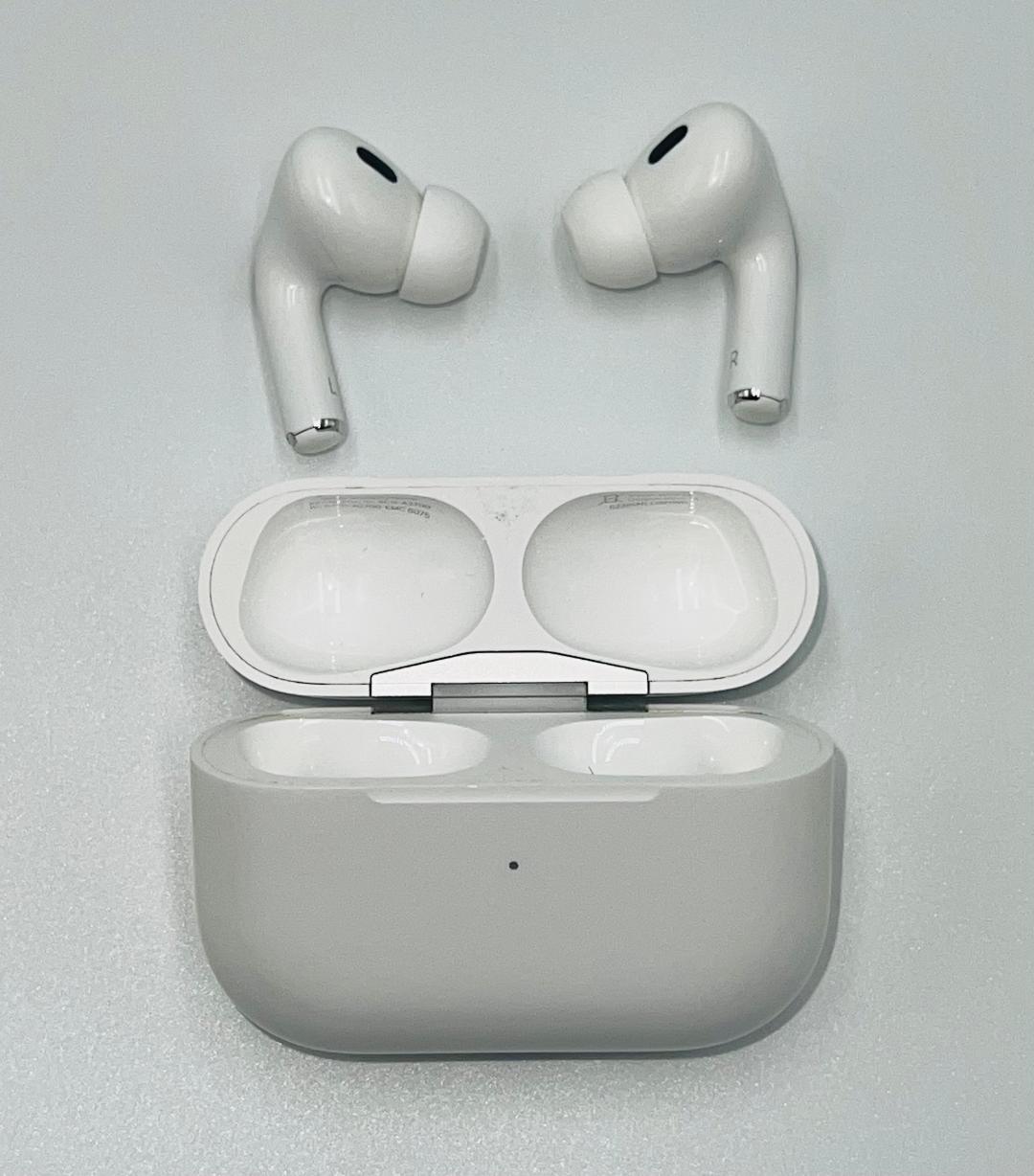 Apple AirPods Pro 2nd Generation with MagSafe Charging Case Lightning Charge. Very Good Condition!